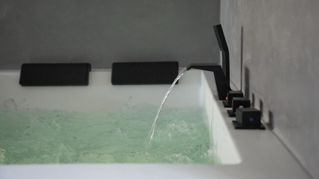 Ennea - Jacuzzi & Luxury Suites (Adults Only) Perpignan Eksteriør bilde
