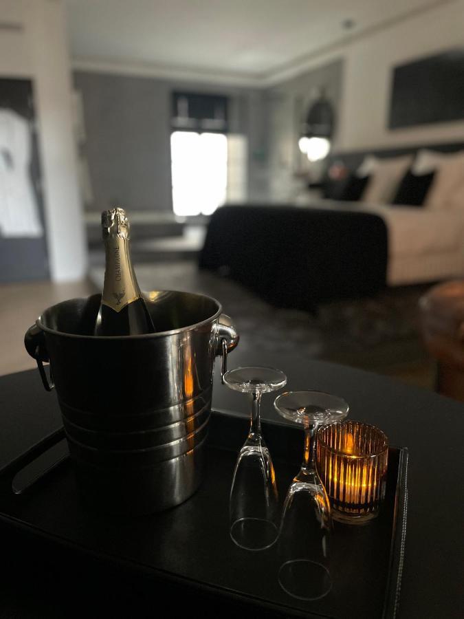 Ennea - Jacuzzi & Luxury Suites (Adults Only) Perpignan Eksteriør bilde